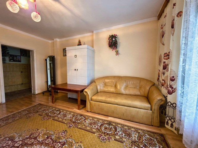 Salon z kominkiem - lokal nr 2, piętro, dom Kraple