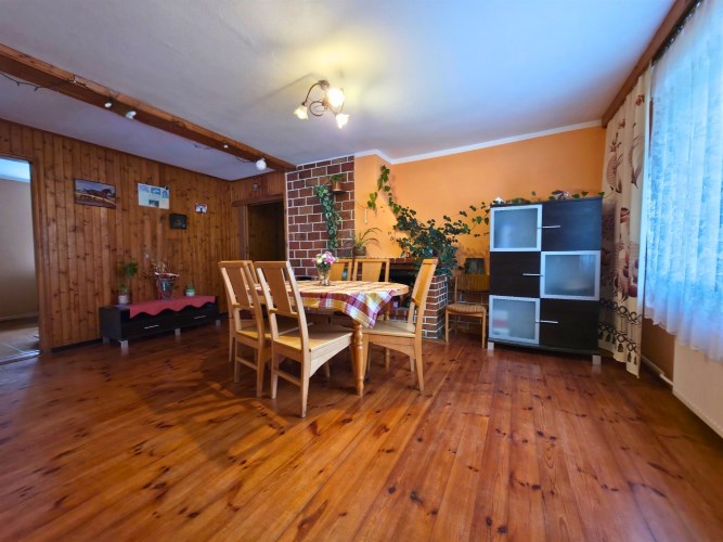 Salon z jadalnią i kominkiem - lokal nr 1, parter,