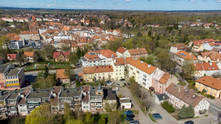 Orneta centrum z drona – okolica kamienicy ul. 1 M