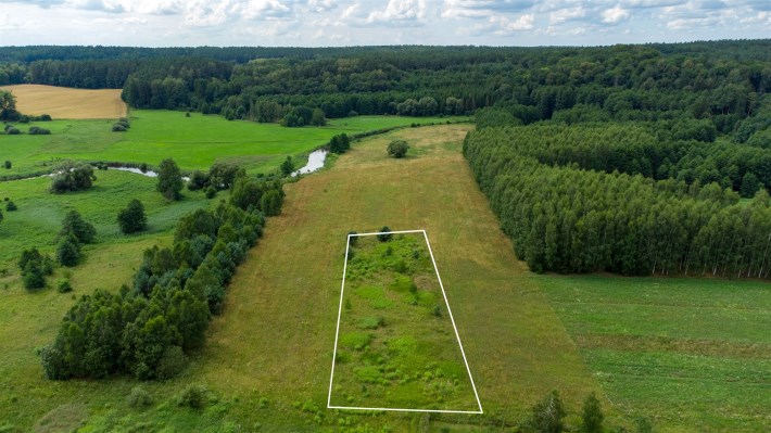Działka budowlana Smolajny las z obu stron rzeka w