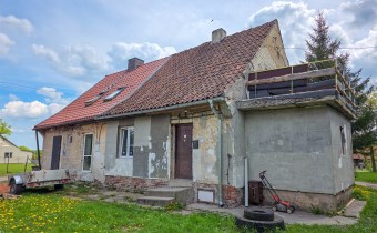 Elewacja – stan obecny – połowa domu do kapitalneg