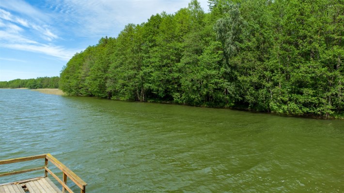 Plaża nad jeziorem Gil – 2 km od działki Kotkowo, 