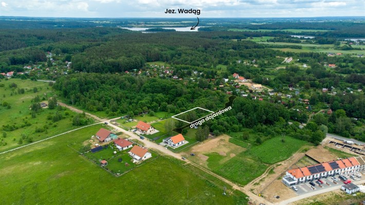 Działka na sprzedaż Wadąg – widok z drona, dojazd 