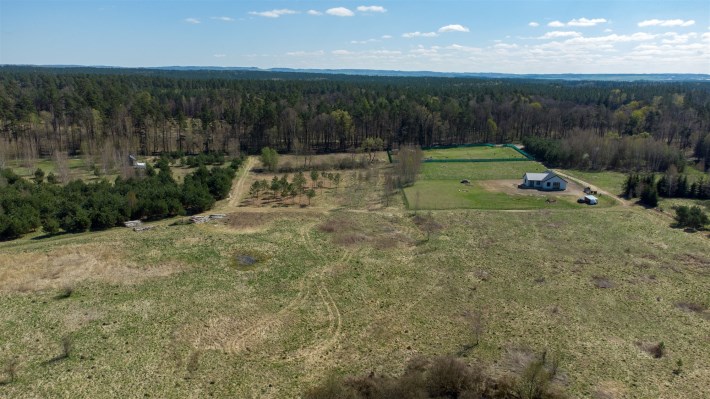Działka Gierłoż 1718 m² z zaznaczonymi granicami, 