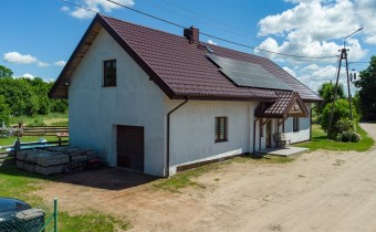 Dom Orzechowo 76 – widok na garaż zintegrowany z b
