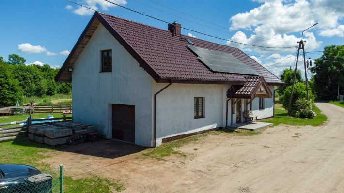 Dom Orzechowo 76 – widok na garaż zintegrowany z b