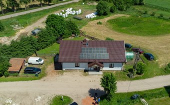 Dom na sprzedaż Orzechowo – widok z drona, panele 