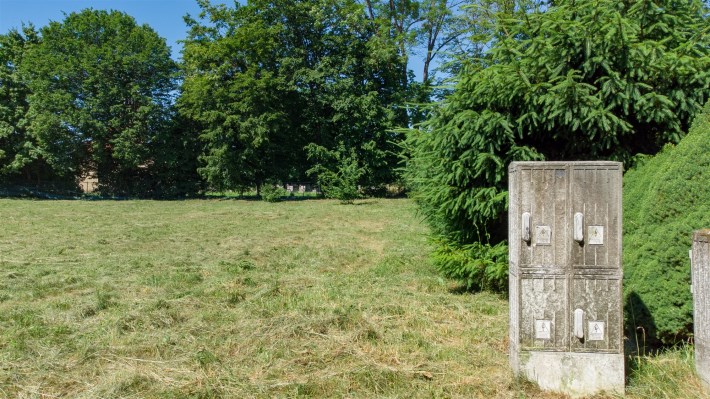Wnętrze działki budowlanej w Kurkach gmina Olsztyn