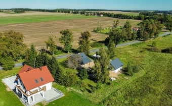 Dom wolnostojący z garażem 50 m2 na działce 1848 m