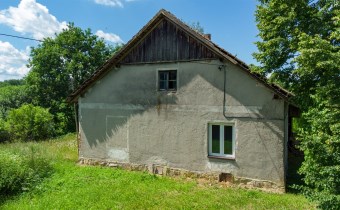 Druga ściana szczytowa domu – widoczna instalacja 