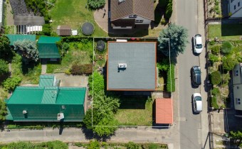 Zdjęcie z drona z zaznaczoną działką, mieszkanie n