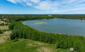 Jezioro Gil i miejscowość Ruś – widok z drona nad 