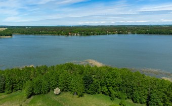 Jezioro Gil – widok z drona nad taflą wody, strefa