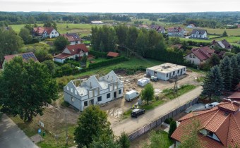 Ogólny widok z lotu ptaka na dom w budowie w Ługwa