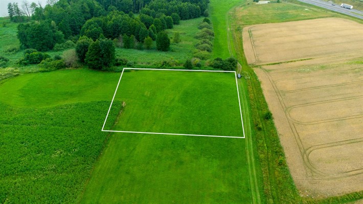 Zbliżenie na obrys działki 5000 m² w Grabinie, po 