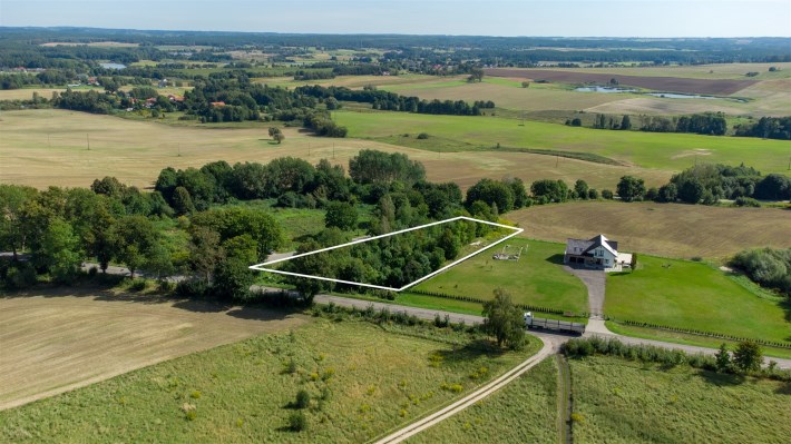 Działka z panoramicznym widokiem na okolicę w Głot