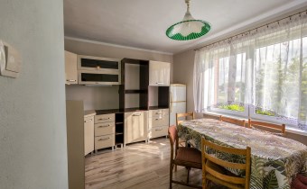 Kuchnia na piętrze domu w Tułodziadzie, widok z bo