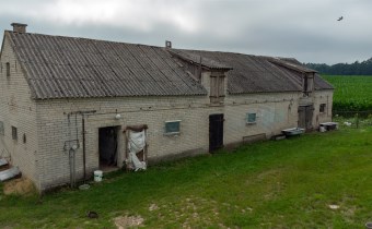 Większy budynek gospodarczy 130 m² na działce w Tu