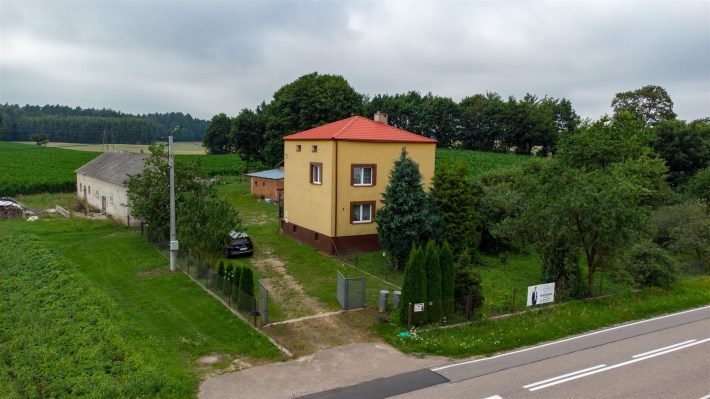 Wjazd na posesję domu na sprzedaż w Tułodziadzie, 